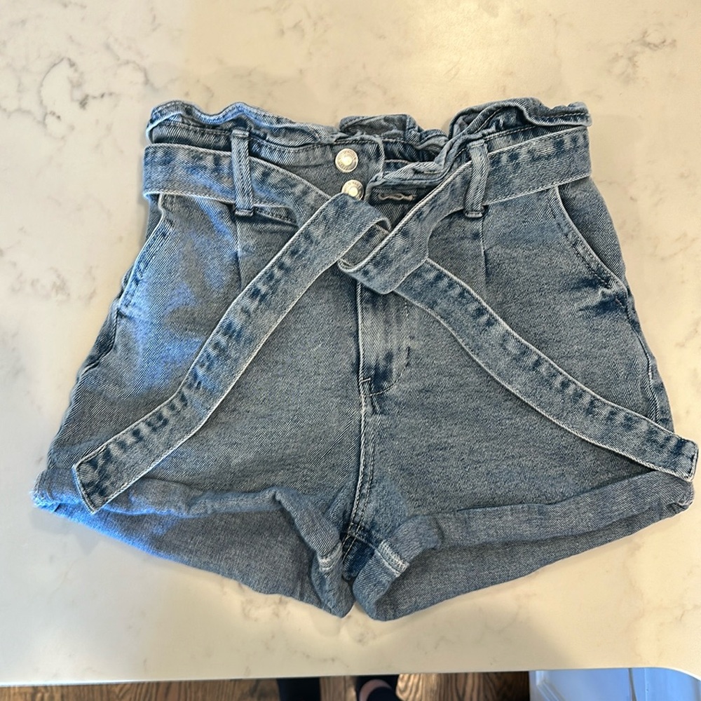 Denim shorts with removable belt